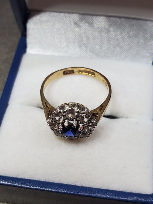 BRIGHT BLUE SAPPHIRE WITH DIAMOND CLUSTER HALO 9CT GOLD RING SIZE L - ADDITIONAL PHOTO 3