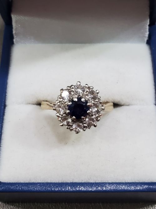 BRIGHT BLUE SAPPHIRE WITH DIAMOND CLUSTER HALO 9CT GOLD RING SIZE L - ADDITIONAL PHOTO 9