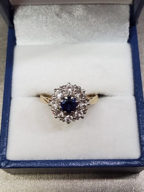 BRIGHT BLUE SAPPHIRE WITH DIAMOND CLUSTER HALO 9CT GOLD RING SIZE L - ADDITIONAL PHOTO 7