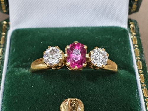 ANTIQUE RUBY DIAMOND TRILOGY RING 18CT GOLD BAND SIZE Q C1930S - ADDITIONAL PHOTO 2