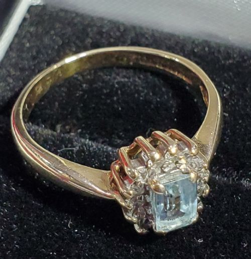AQUAMARINE BAGUETTE CUT 18CT GOLD RING DIAMOND HALO SIZE P12 - ADDITIONAL PHOTO 4
