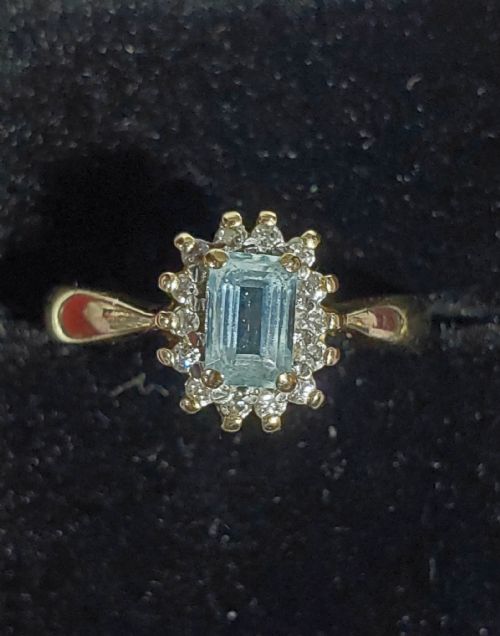 AQUAMARINE BAGUETTE CUT 18CT GOLD RING DIAMOND HALO SIZE P12 - ADDITIONAL PHOTO 5
