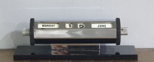art deco perpetual chrome desk calendar c1930 - CATEGORY: ANTIQUE MISCELLANEOUS - DATED 1930