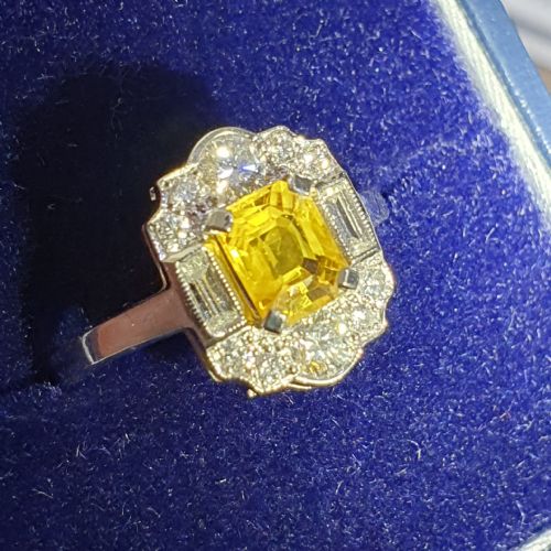 ART DECO PLATINUM YELLOW SAPPHIRE BAGUETTE DIAMOND 1930S RING SIZE N12 - ADDITIONAL PHOTO 2