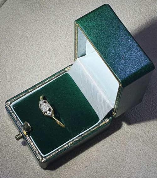 ART DECO PLATINUM SET 3 DIAMOND OPEN RING ON 18CT GOLD BAND RING SIZE O12 - ADDITIONAL PHOTO 17