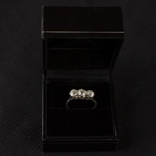 EDWARDIAN 15CT OLD CUT DIAMOND PLATINUM TRILOGY RING 8500 - ADDITIONAL PHOTO 4