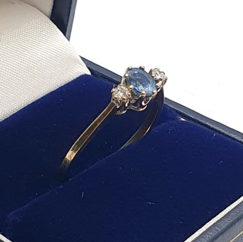 vintage oval cut cornflower blue sapphires diamond surround on 9ct gold ring size r - CATEGORY: ANTIQUE JEWELLERY - DATED 1930