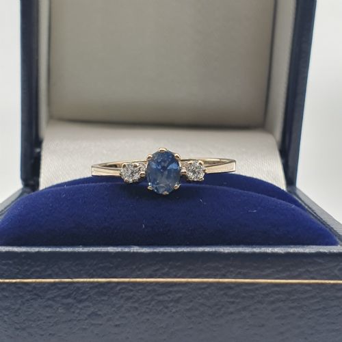 VINTAGE OVAL CUT CORNFLOWER BLUE SAPPHIRES DIAMOND SURROUND ON 9CT GOLD RING SIZE R - ADDITIONAL PHOTO 2