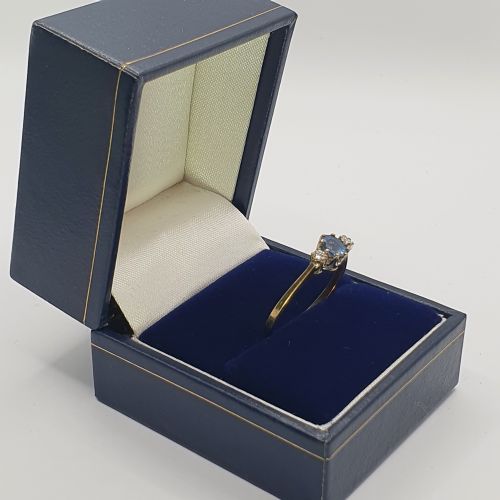 VINTAGE OVAL CUT CORNFLOWER BLUE SAPPHIRES DIAMOND SURROUND ON 9CT GOLD RING SIZE R - ADDITIONAL PHOTO 8