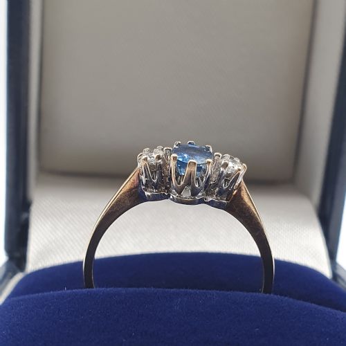 VINTAGE OVAL CUT CORNFLOWER BLUE SAPPHIRES DIAMOND SURROUND ON 9CT GOLD RING SIZE R - ADDITIONAL PHOTO 7
