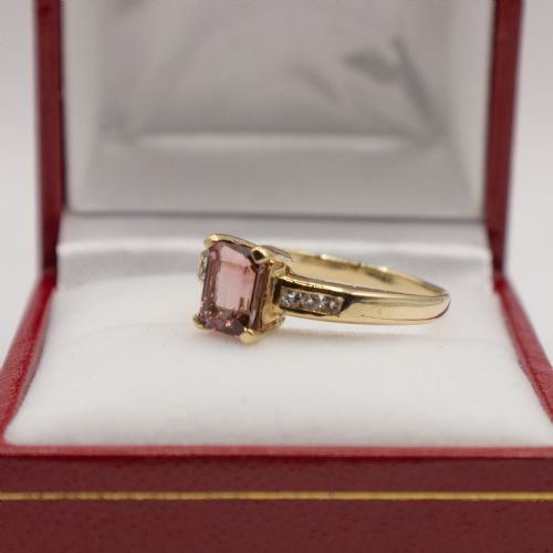EMERALD CUT WATERMELON PINK TOURMALINE TOPAZ SHOULDERS 9CT GOLD RING - ADDITIONAL PHOTO 3