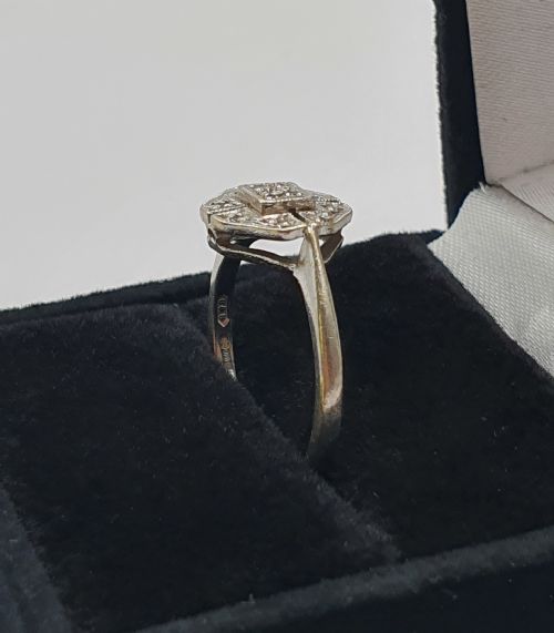 ART DECO 9CT WHITE GOLD GEOMETRIC SET DIAMOND RING SIZE N12 - ADDITIONAL PHOTO 4