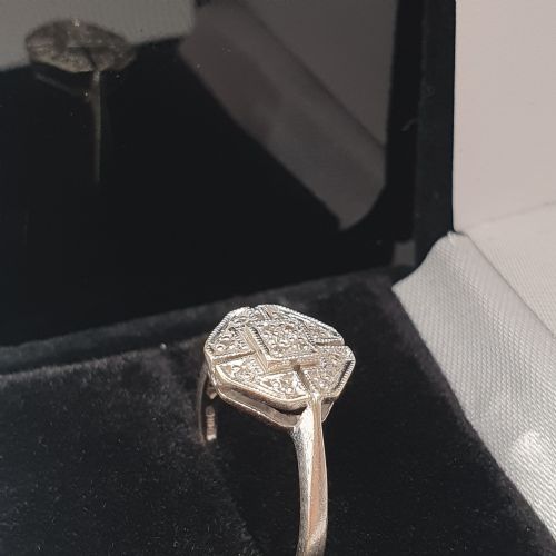 ART DECO 9CT WHITE GOLD GEOMETRIC SET DIAMOND RING SIZE N12 - ADDITIONAL PHOTO 6
