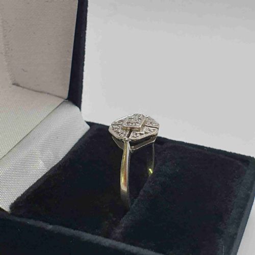 ART DECO 9CT WHITE GOLD GEOMETRIC SET DIAMOND RING SIZE N12 - ADDITIONAL PHOTO 5