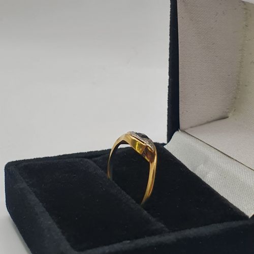 ART DECO VIVID BLUE SAPPHIRE IN PRINCESS CUT PLATINUM SET DIAMOND SURROUND ON 18CT GOLD BAND RING SIZE L12 - ADDITIONAL PHOTO 3