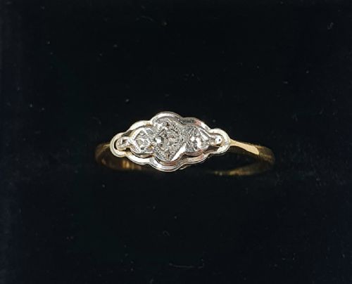 art deco scalloped edge platinum set diamonds in geometric design on 18ct gold ring size l - CATEGORY: ANTIQUE JEWELLERY - DATED 1930
