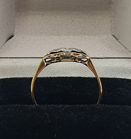 ART DECO SCALLOPED EDGE PLATINUM SET DIAMONDS IN GEOMETRIC DESIGN ON 18CT GOLD RING SIZE L - ADDITIONAL PHOTO 1