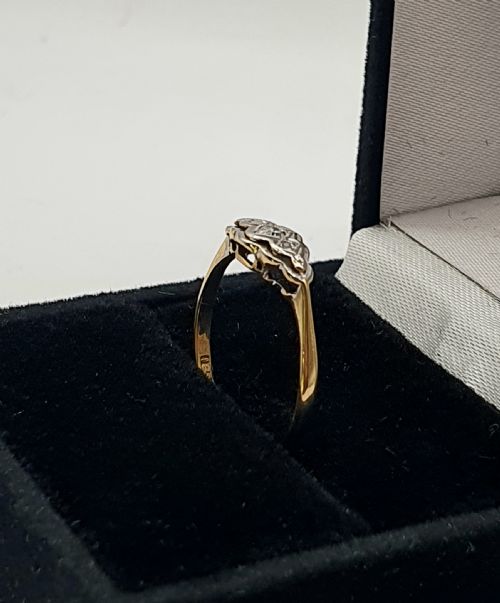 ART DECO SCALLOPED EDGE PLATINUM SET DIAMONDS IN GEOMETRIC DESIGN ON 18CT GOLD RING SIZE L - ADDITIONAL PHOTO 3