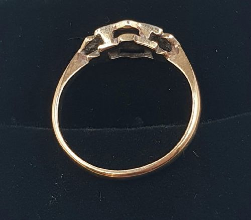 ART DECO SAPPHIRE WITH GEOMETRIC PLATINUM SET DIAMONDS SURROUND ON 9CT BAND RING SIZE L - ADDITIONAL PHOTO 5