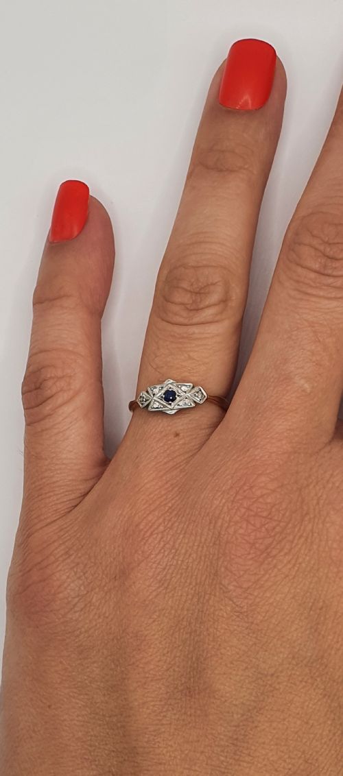 ART DECO SAPPHIRE WITH GEOMETRIC PLATINUM SET DIAMONDS SURROUND ON 9CT BAND RING SIZE L - ADDITIONAL PHOTO 8