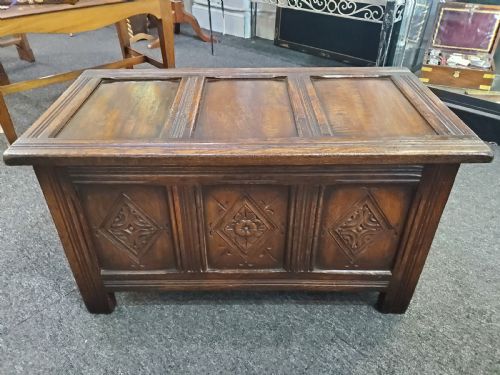 SMALL OAK 3 PANELLED COFFER 19TH CENTURY - ADDITIONAL PHOTO 1