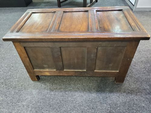 SMALL OAK 3 PANELLED COFFER 19TH CENTURY - ADDITIONAL PHOTO 6