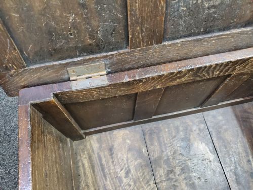 SMALL OAK 3 PANELLED COFFER 19TH CENTURY - ADDITIONAL PHOTO 9
