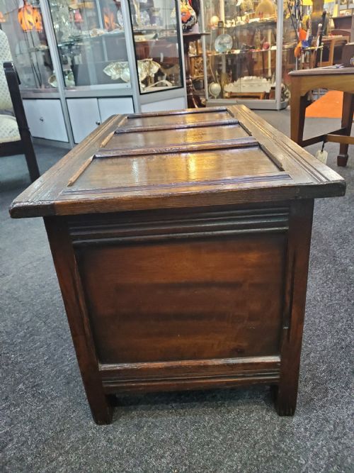 SMALL OAK 3 PANELLED COFFER 19TH CENTURY - ADDITIONAL PHOTO 5