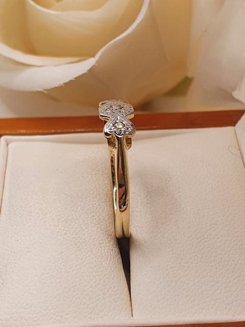 ART DECO DIAMOND TRILOGY ON PLATINUM 9CT GOLD BAND RING SIZE L - ADDITIONAL PHOTO 2