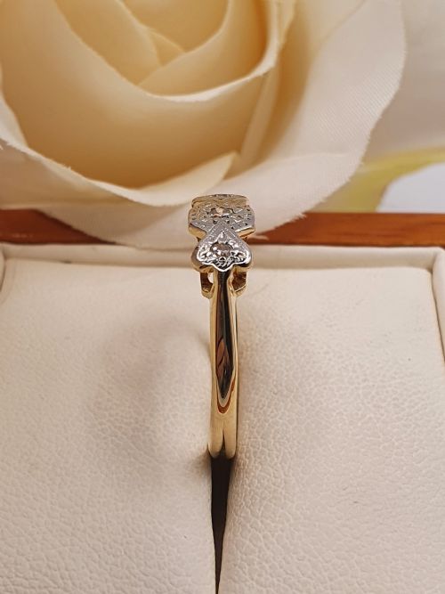 ART DECO DIAMOND TRILOGY ON PLATINUM 9CT GOLD BAND RING SIZE L - ADDITIONAL PHOTO 3