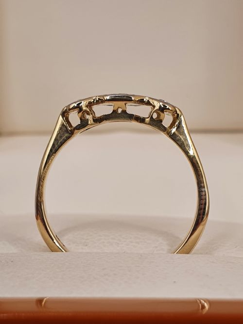 ART DECO DIAMOND TRILOGY ON PLATINUM 9CT GOLD BAND RING SIZE L - ADDITIONAL PHOTO 4