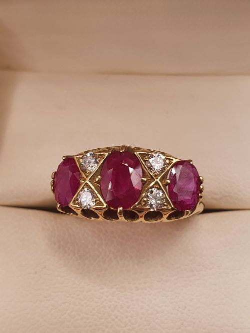ruby diamond 18ct gold trilogy ring size o - CATEGORY: ANTIQUE JEWELLERY - DATED 1900
