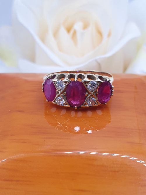 RUBY DIAMOND 18CT GOLD TRILOGY RING SIZE O - ADDITIONAL PHOTO 5
