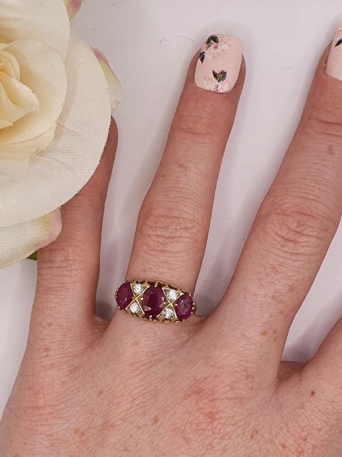 RUBY DIAMOND 18CT GOLD TRILOGY RING SIZE O - ADDITIONAL PHOTO 10
