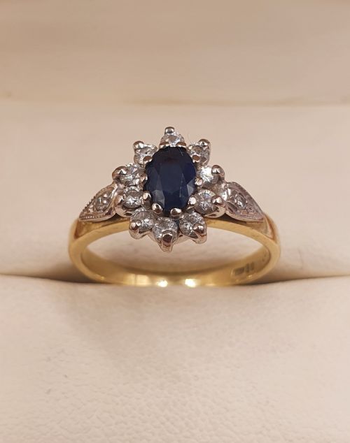 sapphire diamond cluster 18ct gold ring size m - CATEGORY: ANTIQUE JEWELLERY - DATED 1940