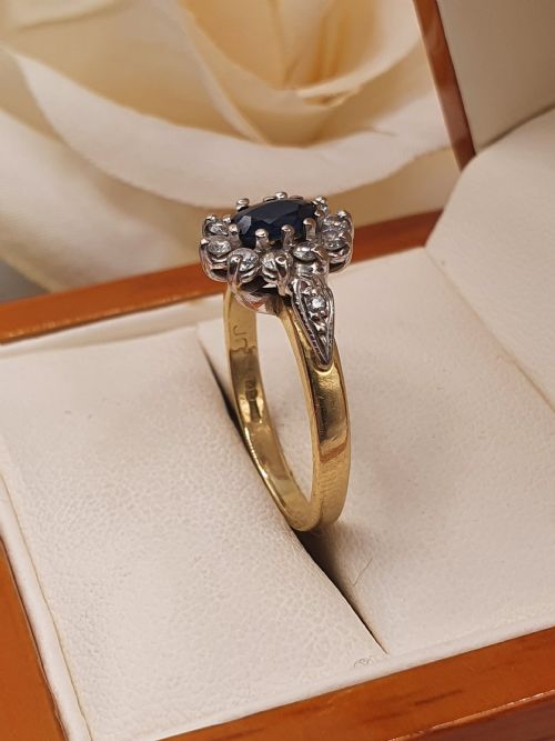 SAPPHIRE DIAMOND CLUSTER 18CT GOLD RING SIZE M - ADDITIONAL PHOTO 2