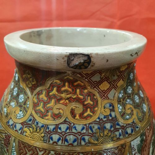 PAIR OF MEIJI PERIOD 18681912 SATSUMA VASES - ADDITIONAL PHOTO 7
