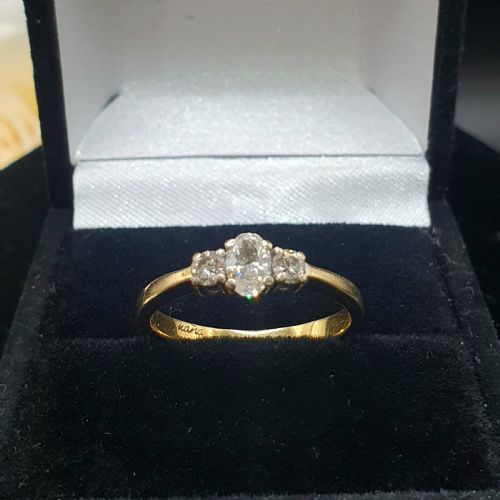 vintage diamond trilogy on 18ct gold band size n - CATEGORY: ANTIQUE JEWELLERY - DATED 1950