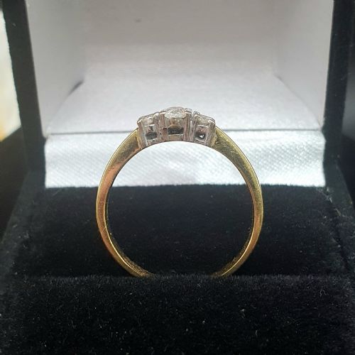 VINTAGE DIAMOND TRILOGY ON 18CT GOLD BAND SIZE N - ADDITIONAL PHOTO 3