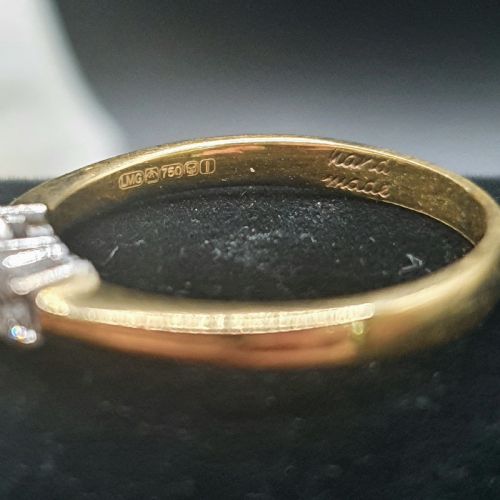 VINTAGE DIAMOND TRILOGY ON 18CT GOLD BAND SIZE N - ADDITIONAL PHOTO 6