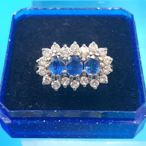 sapphire diamond trilogy ring on 18ct gold size p - CATEGORY: ANTIQUE JEWELLERY - DATED 1950