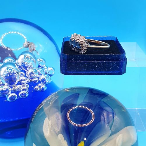 SAPPHIRE DIAMOND TRILOGY RING ON 18CT GOLD SIZE P - ADDITIONAL PHOTO 5