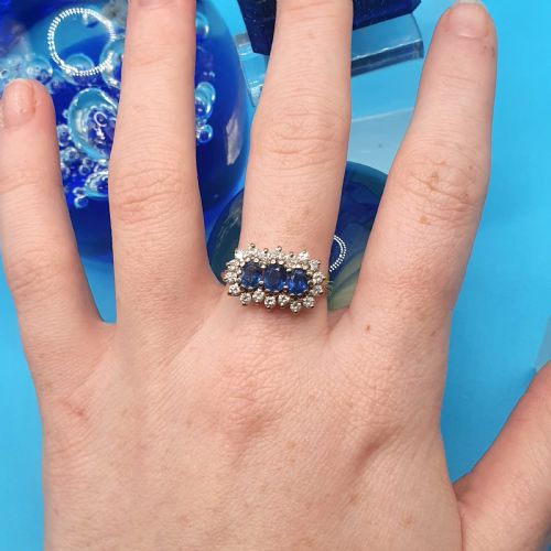 SAPPHIRE DIAMOND TRILOGY RING ON 18CT GOLD SIZE P - ADDITIONAL PHOTO 7
