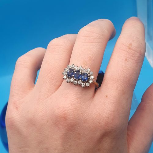 SAPPHIRE DIAMOND TRILOGY RING ON 18CT GOLD SIZE P - ADDITIONAL PHOTO 8