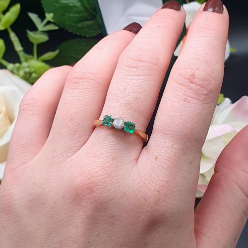 EMERALD DIAMOND TRILOGY RING ON 18CT GOLD SIZE N - ADDITIONAL PHOTO 6