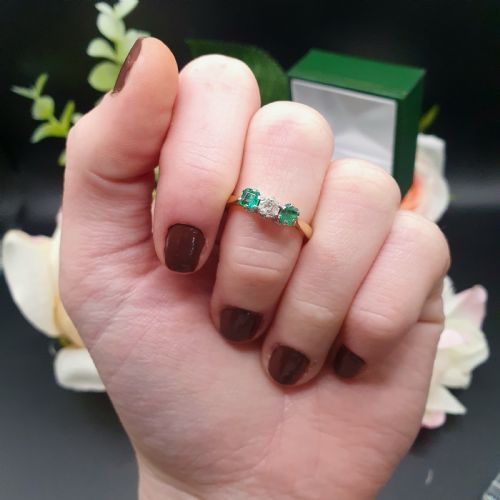 EMERALD DIAMOND TRILOGY RING ON 18CT GOLD SIZE N - ADDITIONAL PHOTO 7