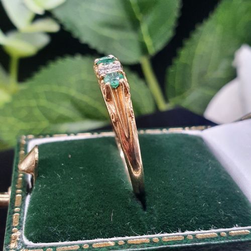 EMERALD DIAMOND TRILOGY RING ON 9CT GOLD SIZE P - ADDITIONAL PHOTO 5