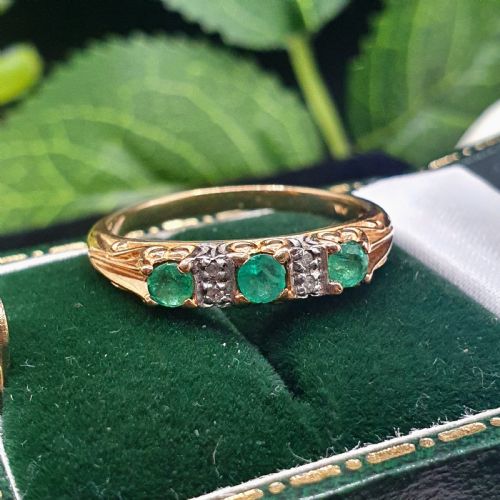 EMERALD DIAMOND TRILOGY RING ON 9CT GOLD SIZE P - ADDITIONAL PHOTO 7
