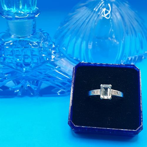 9CT GOLD DIAMOND AQUAMARINE RING SIZE L12 - ADDITIONAL PHOTO 1