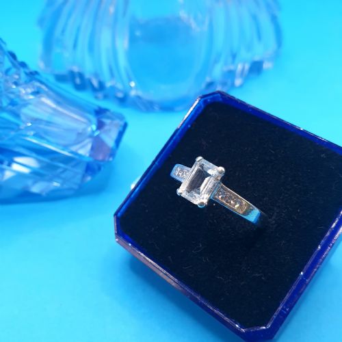 9CT GOLD DIAMOND AQUAMARINE RING SIZE L12 - ADDITIONAL PHOTO 2
